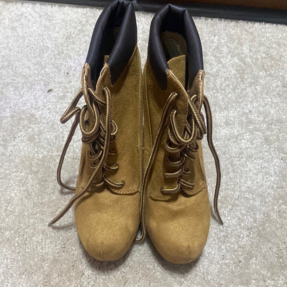 Charlotte Russe heel boots (Las)